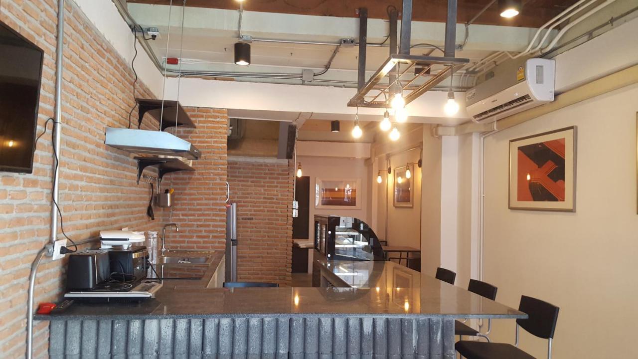 Haus Sathorn 11 Residence Banguecoque Exterior foto