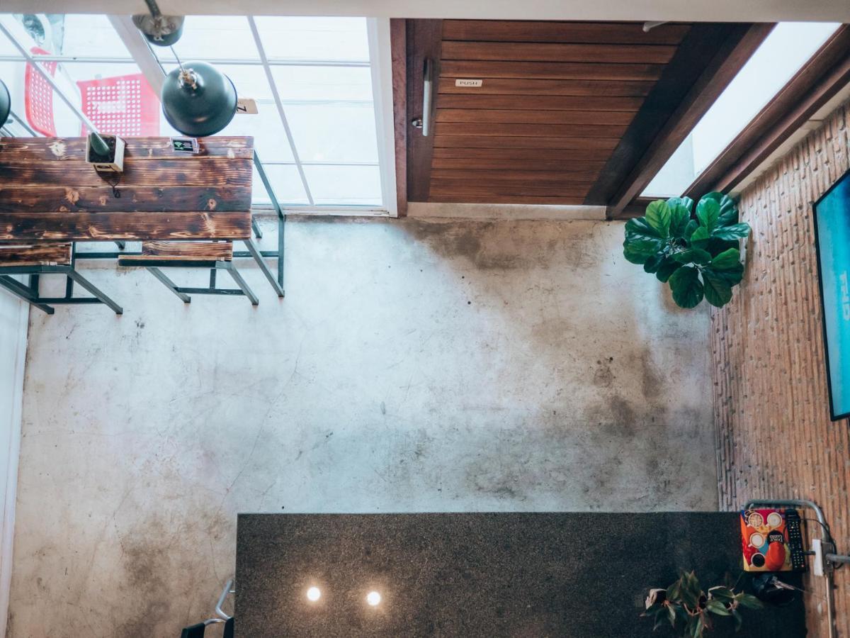 Haus Sathorn 11 Residence Banguecoque Exterior foto